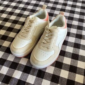 New kids/girls sneakers, lace up shoe